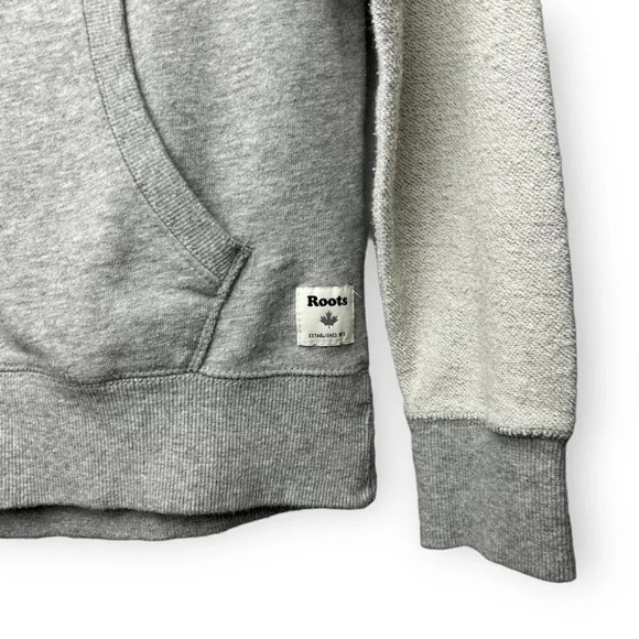 Roots Light Grey Hood with Embroidered Beaver  Logo XS - Picture 4 of 8